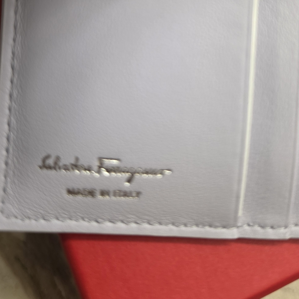 NWT Salvatore Ferragamo Gancini Wallet - Picture 5 of 11